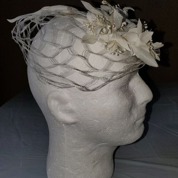 Vintage Union Made 1960's White Millinery Floral with Veil Cap Hat - Picture 4 of 5